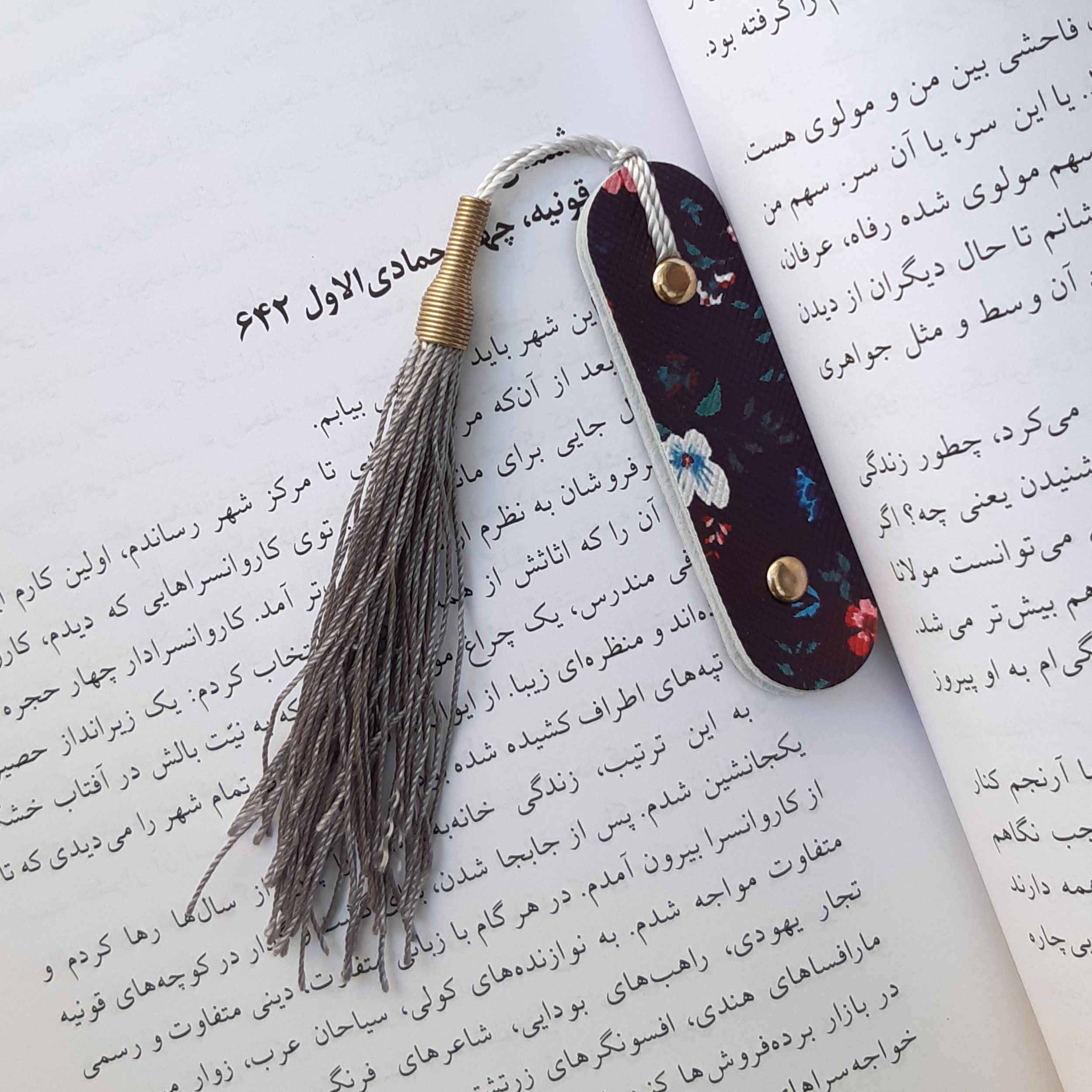 بوکمارک چرمی مشکی مدل گل گلی