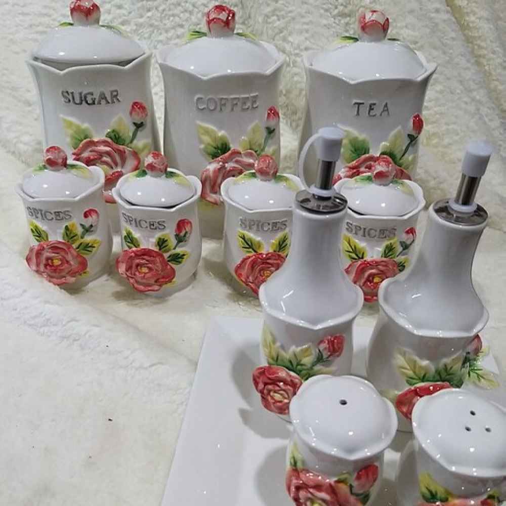 پارچ سرامیکی – ظرفی شیک برای قهوه، چای و غیره، گل برجسته برجسته