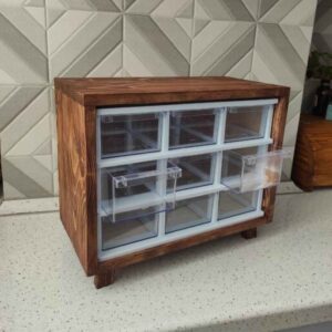 جعبه چوبی زیبا – راهکار ذخیره‌سازی شیک با ۹ کابینت و کشوهای پلاستیکی