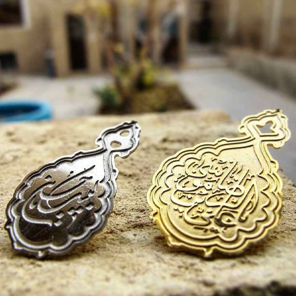 سنجاق سینه برنجی خیره کننده اسلامی مزین به لبیک یا حسین
