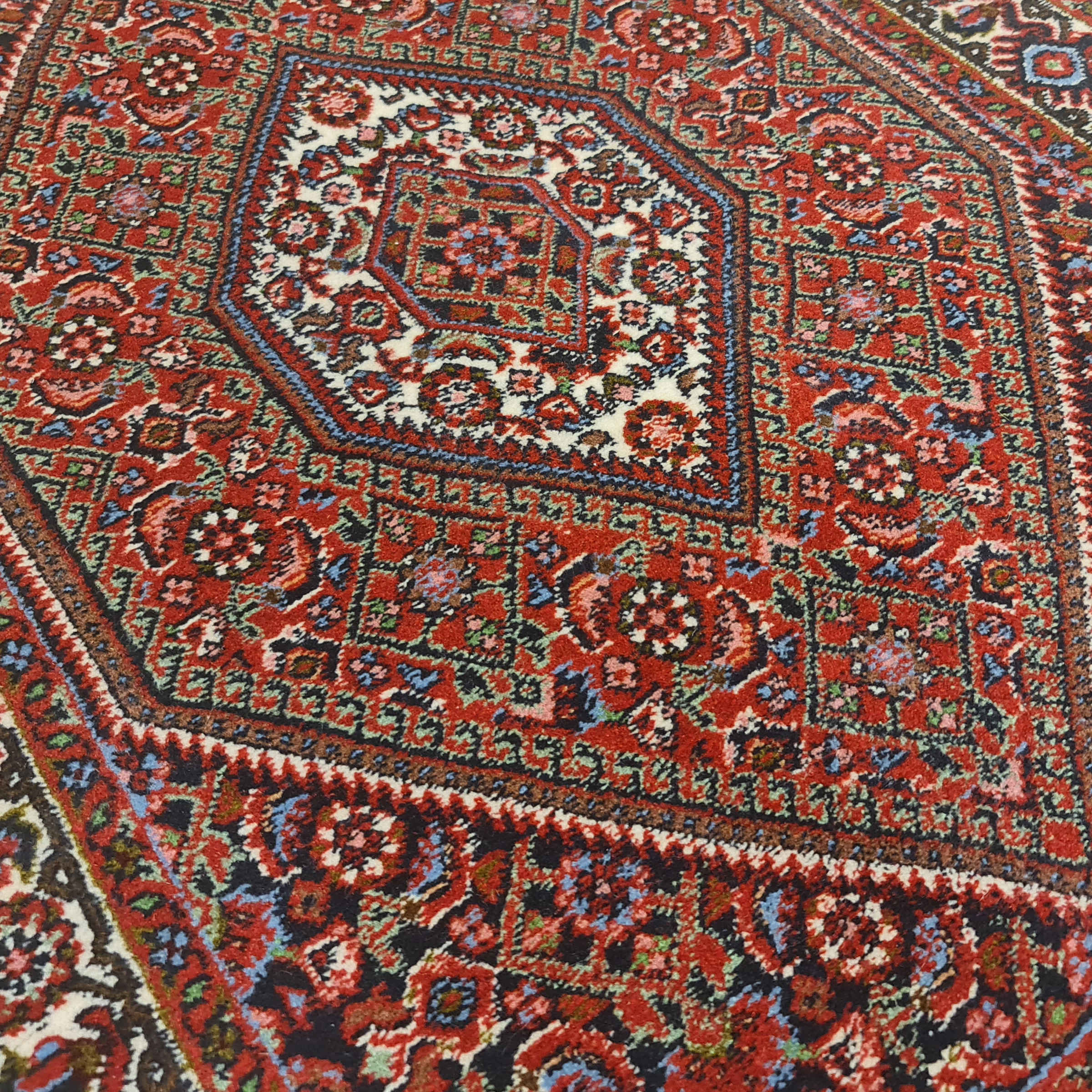 فرش دستباف ممتاز زنجان طرح ماهی (هراتی) – پشم قرمز