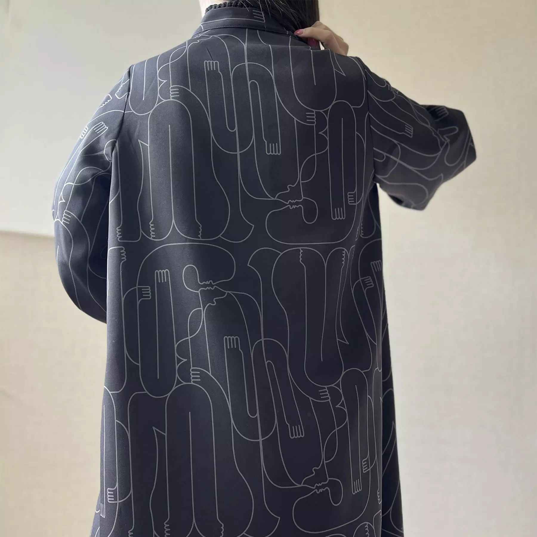 مانتو ایرانی دو رو پارچه کرپ مشکی زنانه