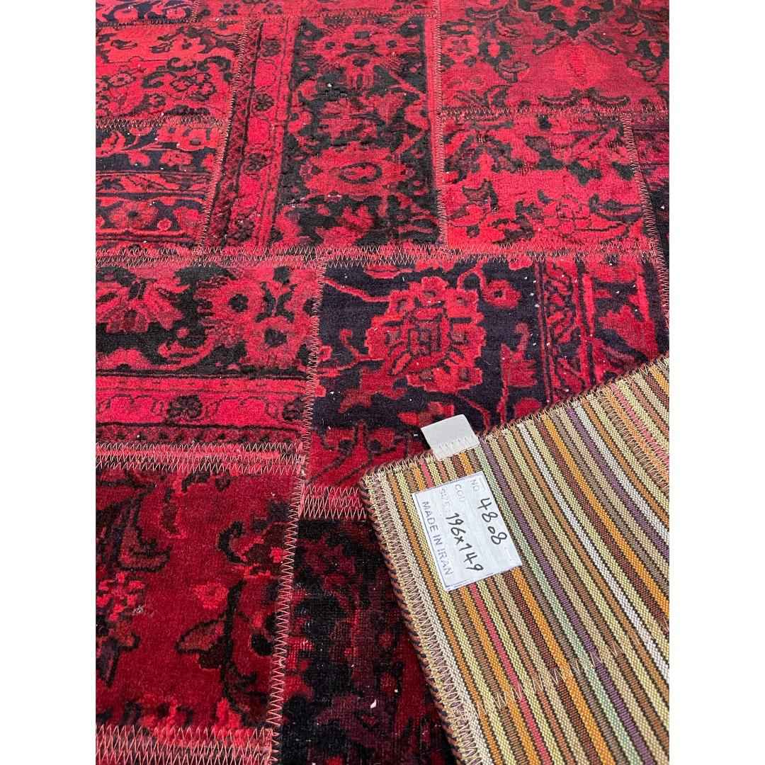 فرش دستباف چهل تکه قدیمی ایرانی طرح انتزاعی قرمز