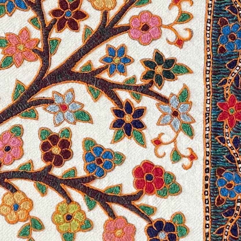 رومیزی دستباف ظریف پته کرمان طرح درخت زندگی