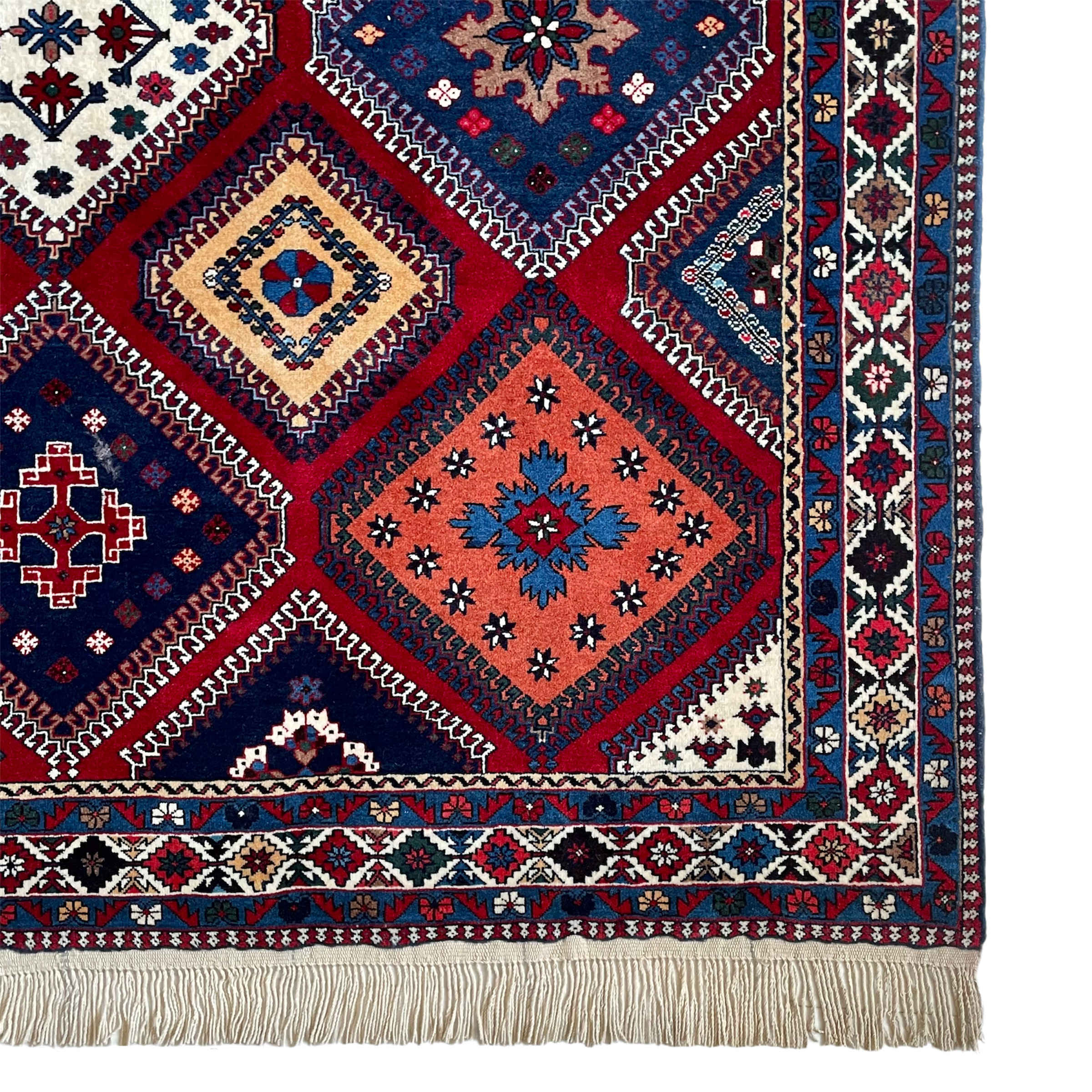 فرش دستباف یلمه (بختیاری) طرح لوزی هندسی – پشم قرمز