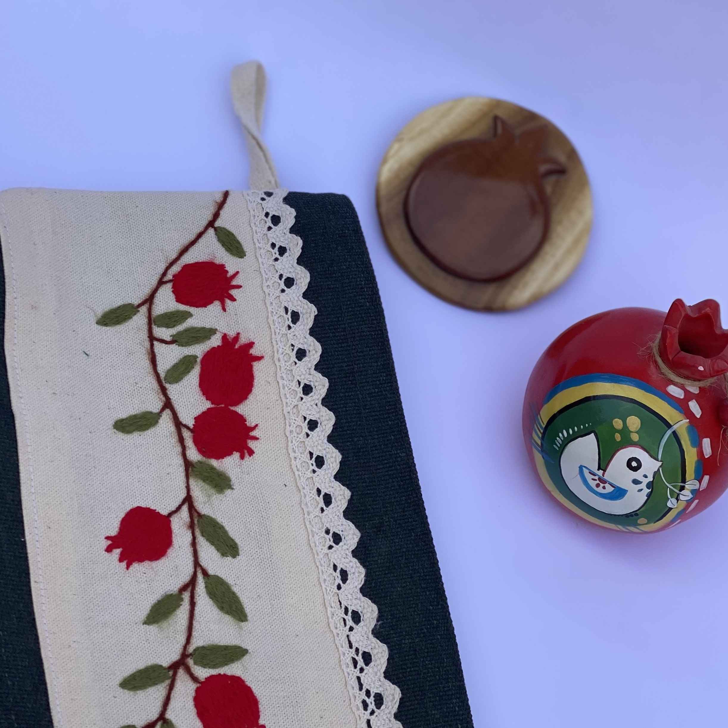 کیف آرایش گلدوزی شده ایرانی بخارایی با طرح انار