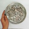 بشقاب مسی تزئینی حکاکی شده طرح پرندگان و گل‌ها