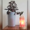 چراغ نمک شب‌تاب ایرانی - دست‌ساز با پایه چوبی و طرح سنگ