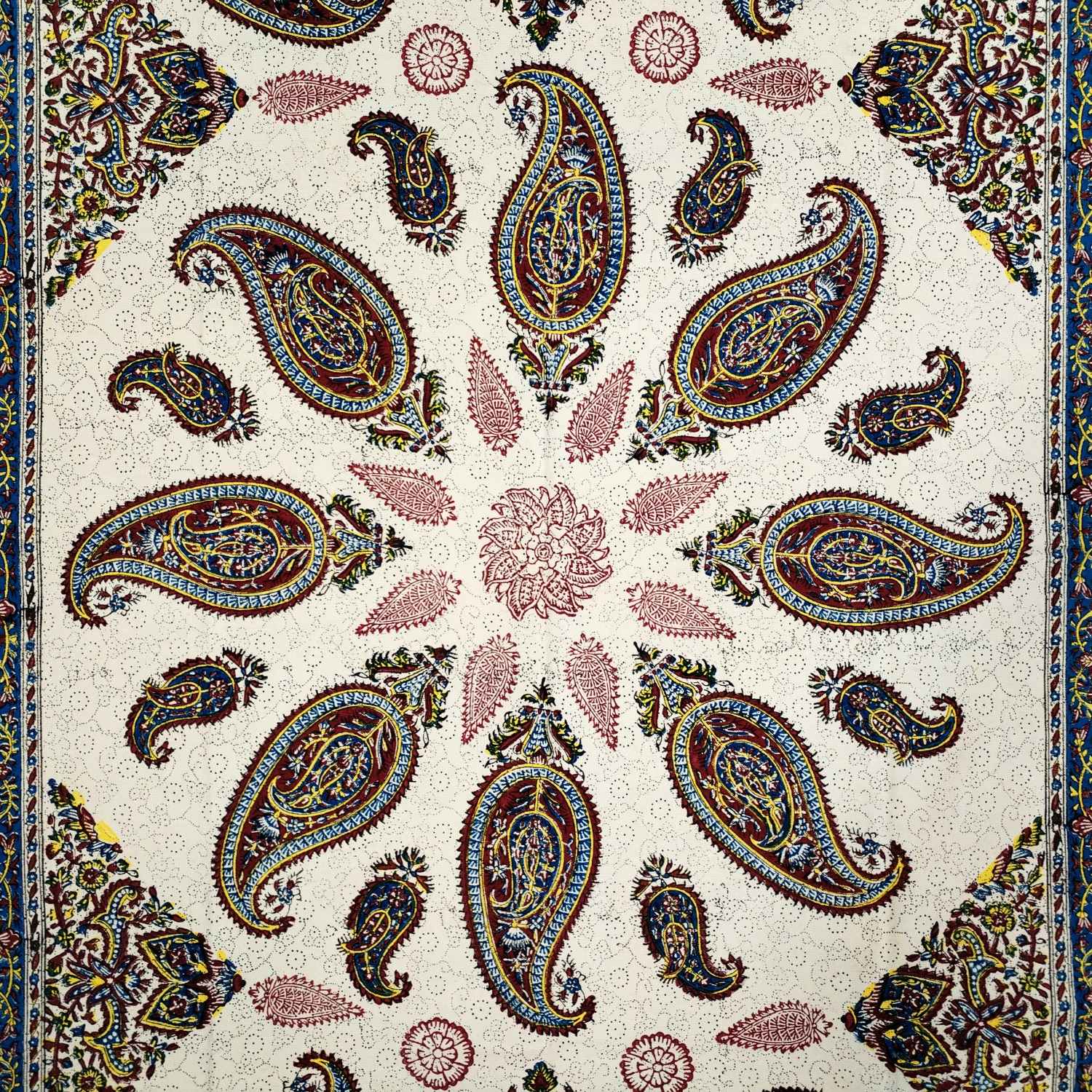 رومیزی طرح بلوکی ایرانی، قلمکاری سنتی در اصفهان