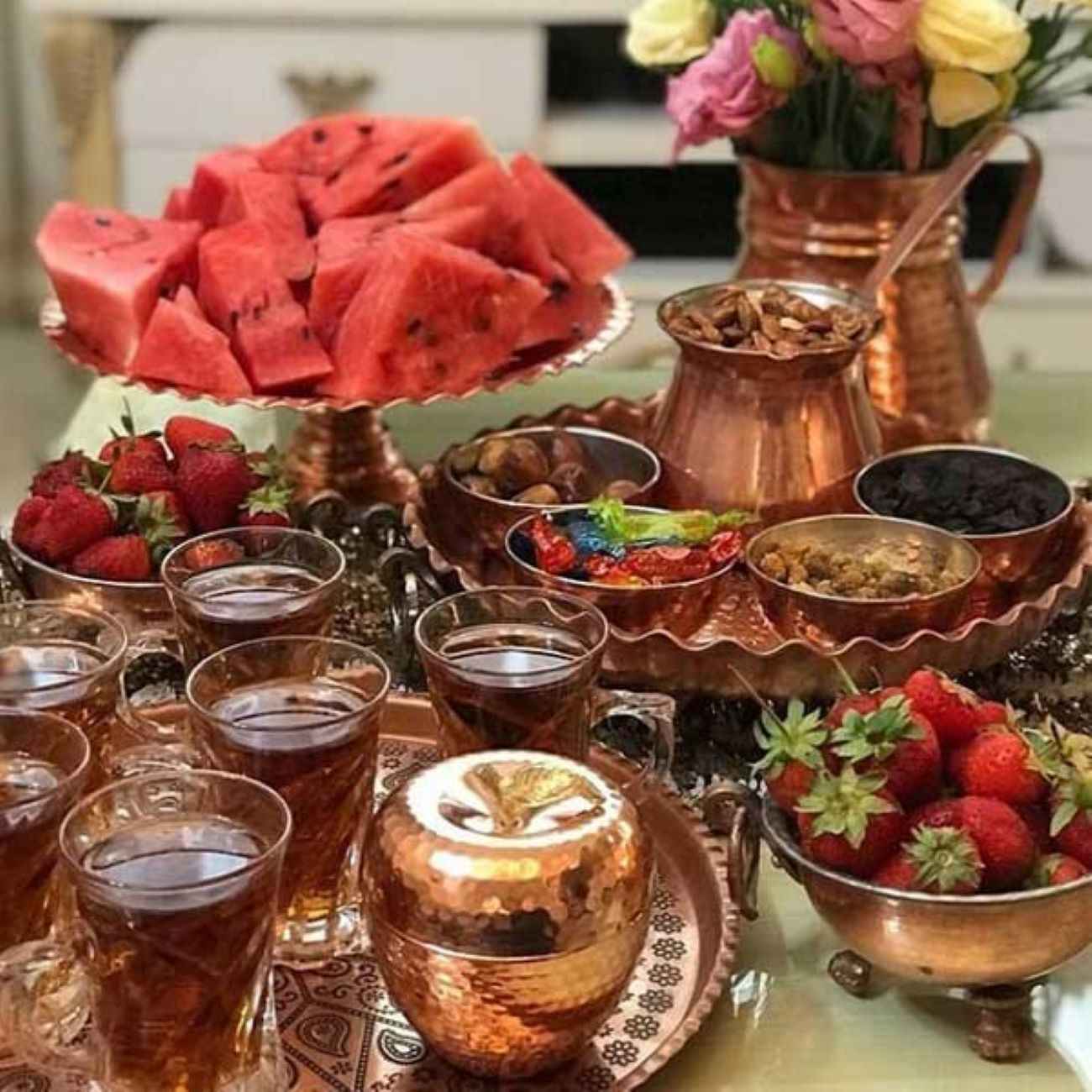قندان مسی دربدار دستساز ایرانی – طرح سیب چکشکاری شده