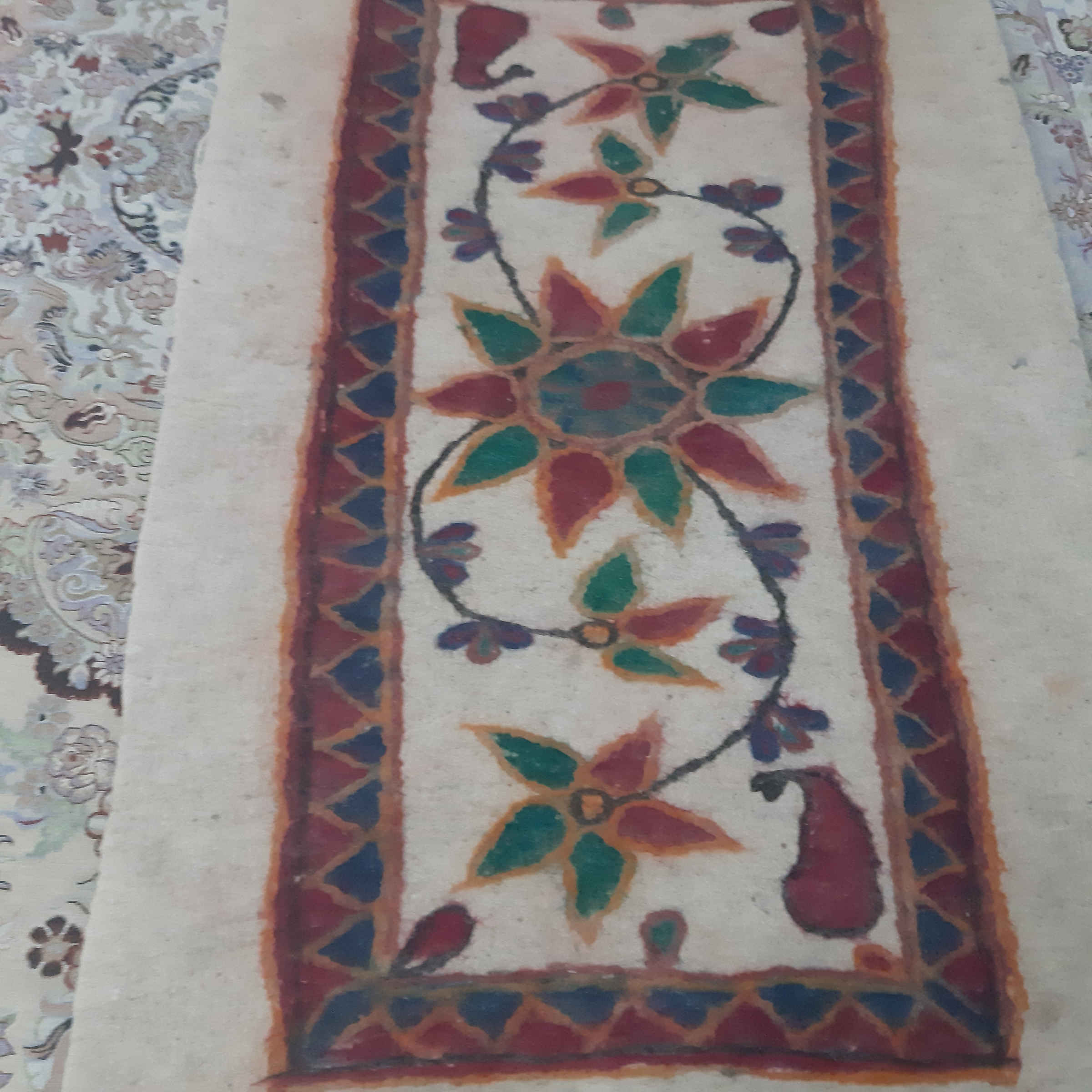 فرش نمدی پشمی ایرانی طرح گلدار، ۱۰۰٪ طبیعی و دستباف