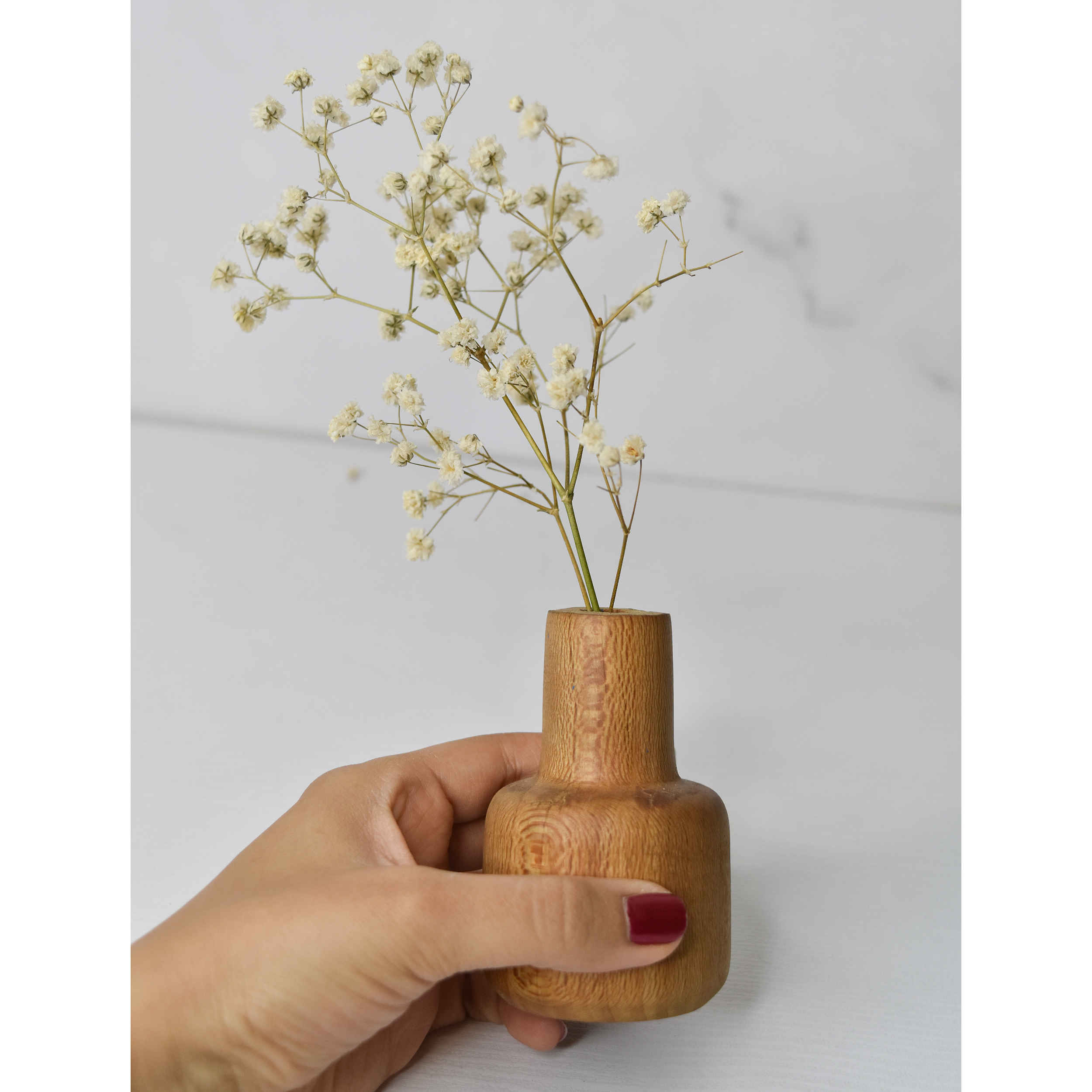گلدان چوبی کوچک از چوب طبیعی با طراحی دستساخت، برای جلوای گرم در دکوراسیون