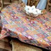 رومیزی با الهام از گلیم ایرانی با پارچه پی‌وی‌سی
