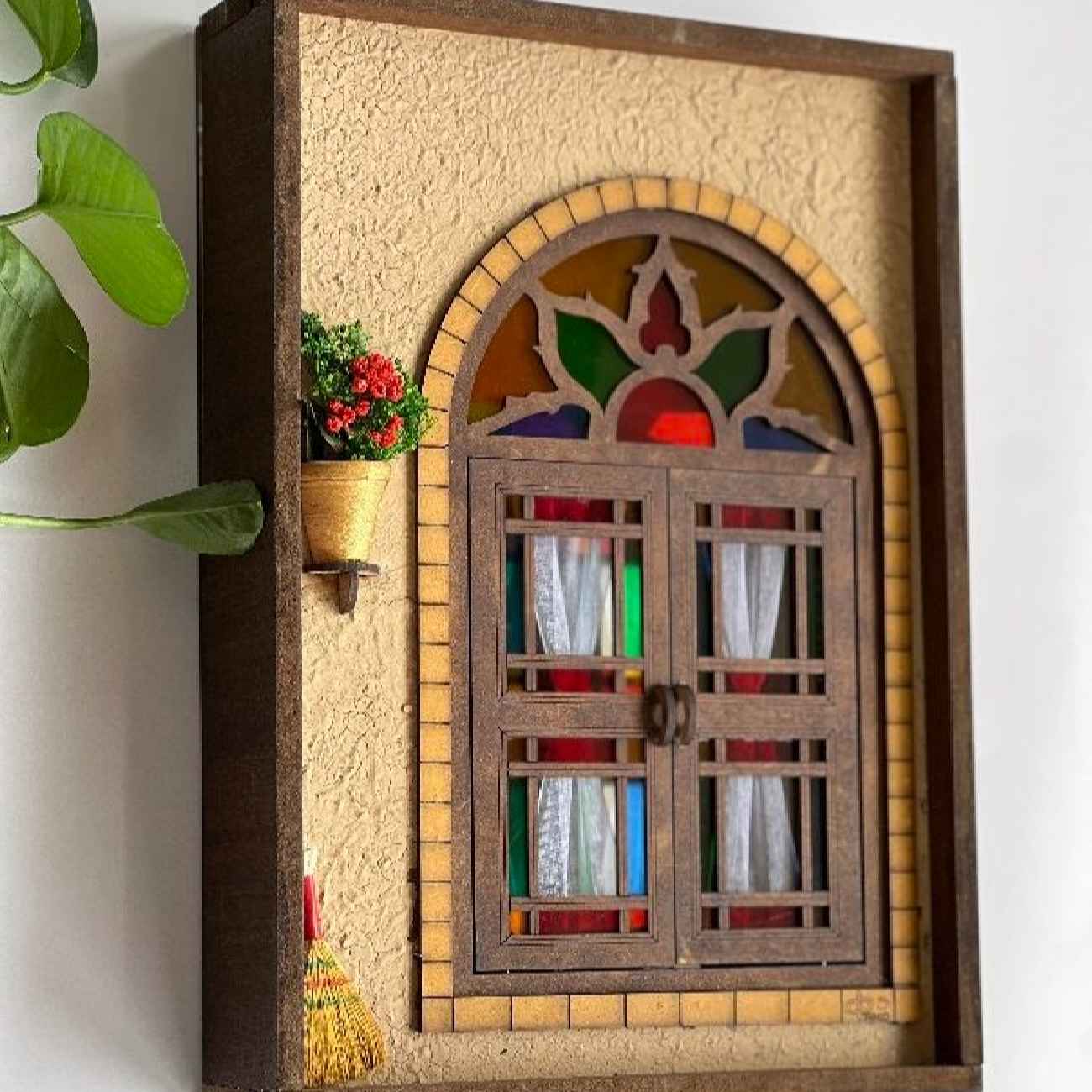 جاکلیدی دیواری چوبی دست‌ساز ایرانی با طرح پنجره کلبه‌ای به سبک سنتی
