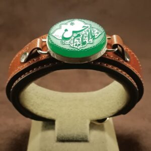 دستبند چرمی اسلامی با سنگ عقیق در قاب نقره ای خوشنویسی امام حسین
