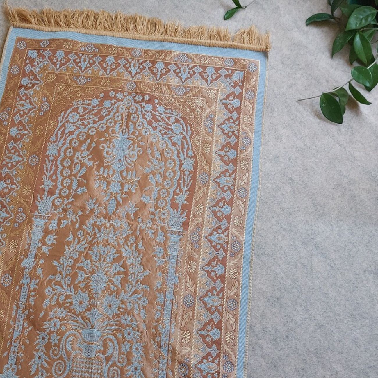 سجاده نماز مخمل اسلامی جانماز سجادا برای عبادت اسلامی