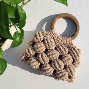 کیف مکرامه دستبافت با طرح چوب گردو