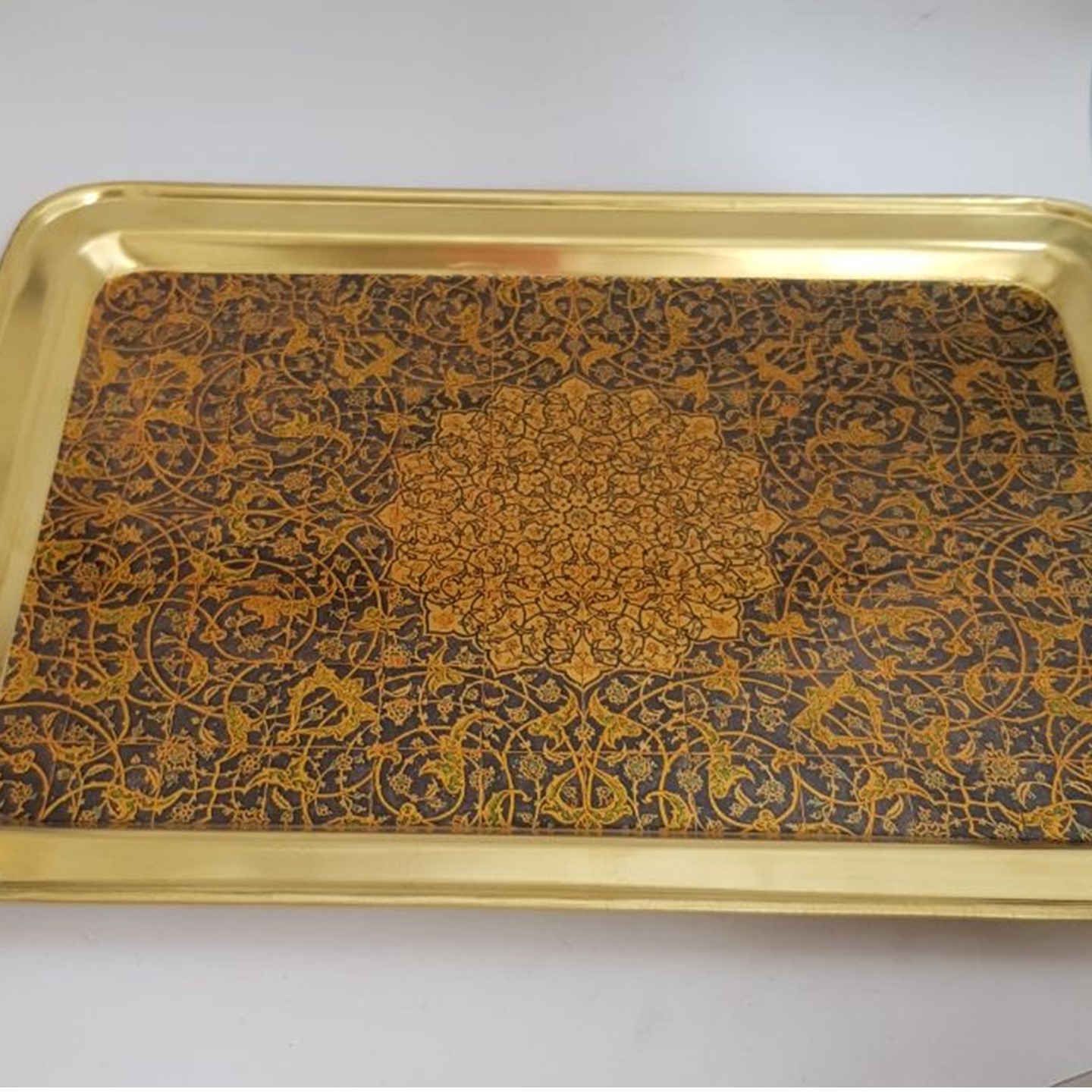 سینی برنجی ایرانی – گلکاری شده با عطر طبیعت