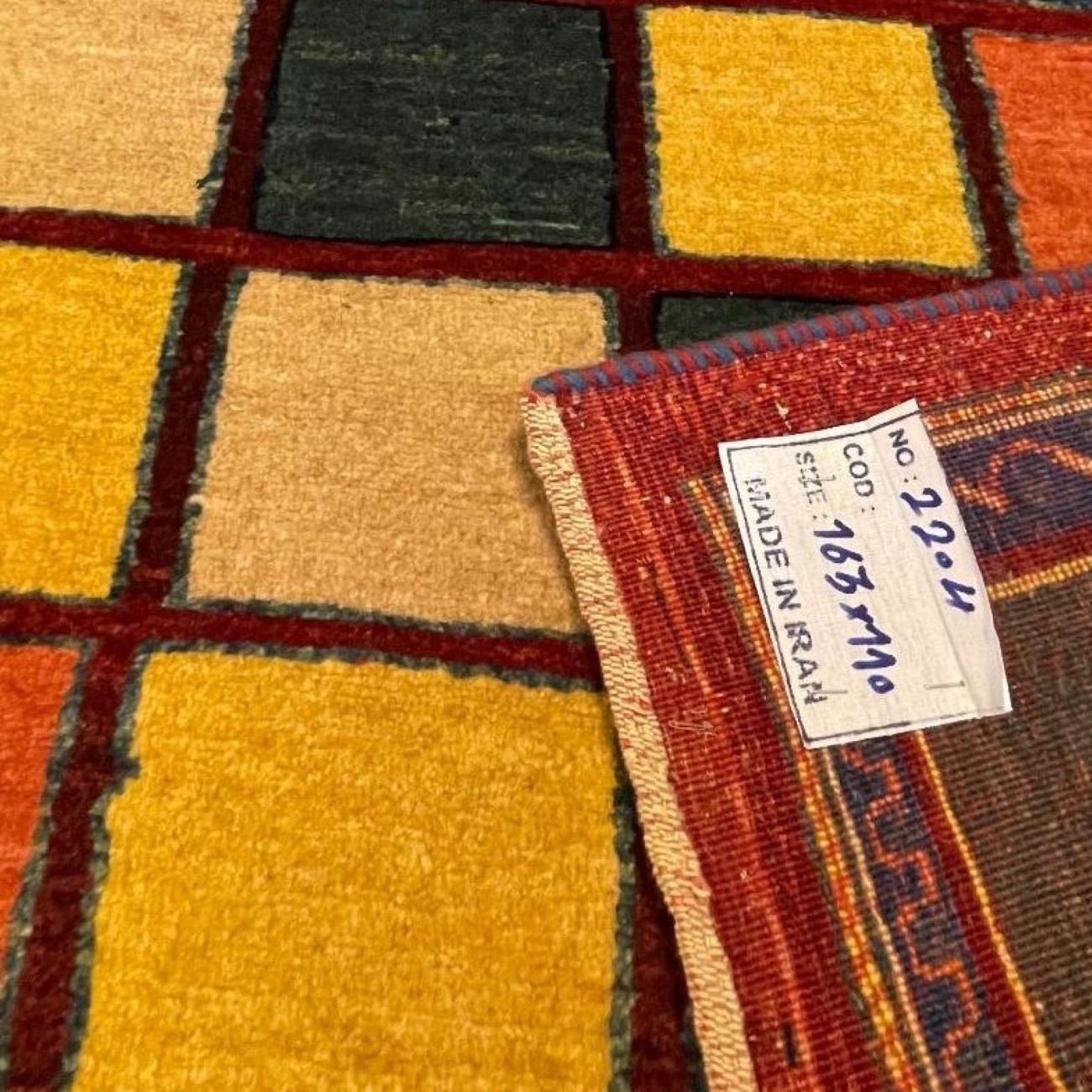 فرش گبه دست‌باف هندسی اصیل – طرح چهارخانه، رنگ کرم، پشم طبیعی