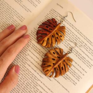 گوشواره چوبی زنانه طرح برگ دست‌ساز