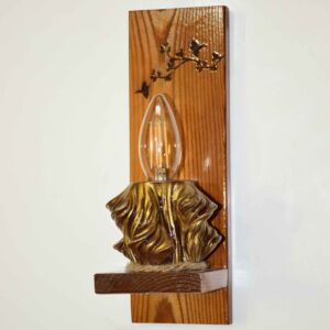 چراغ دیواری چوبی با طرح گل و بوته