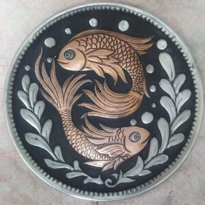 سینی مسی تزئینی حکاکی شده با دست مزین به طرح دو ماهی