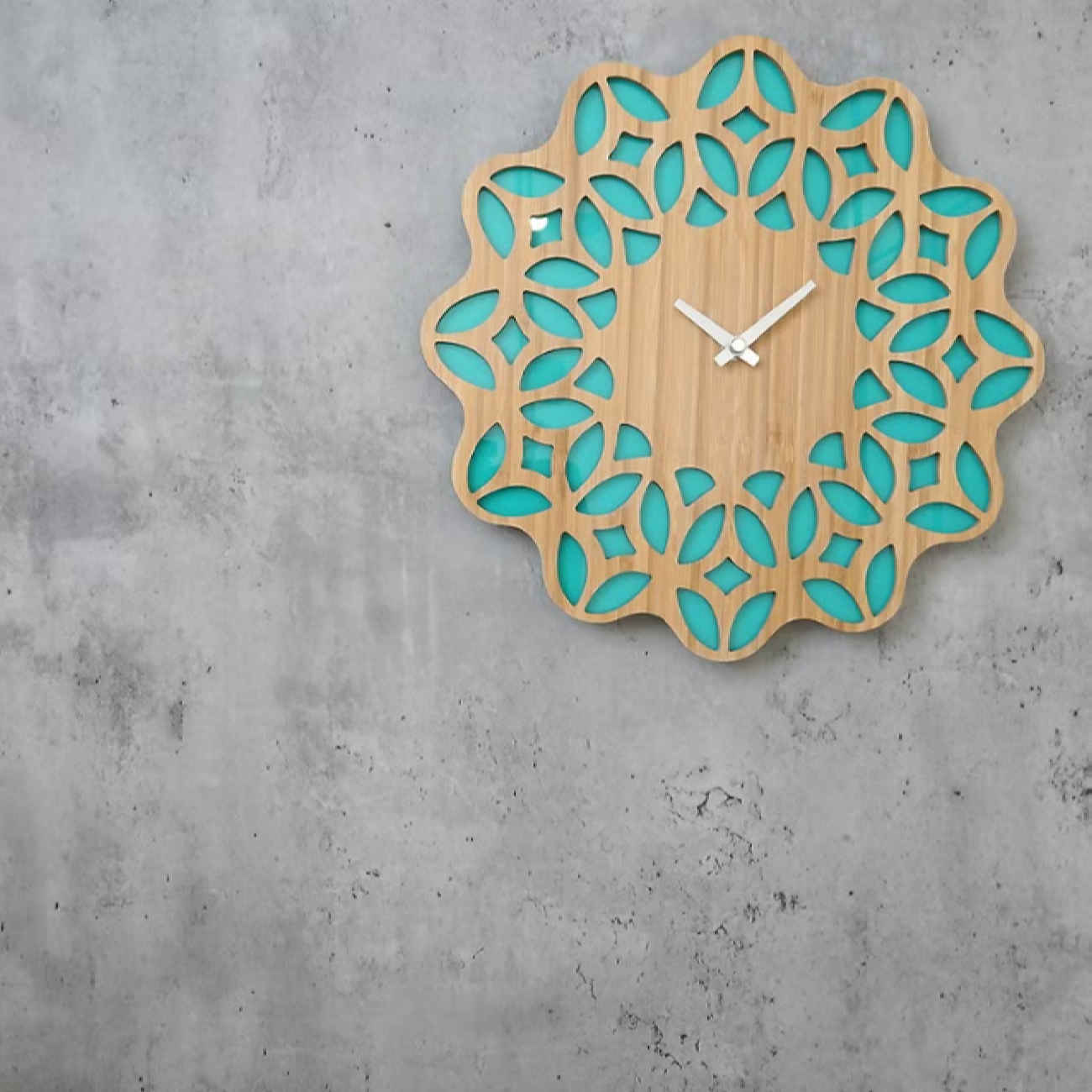 ساعت دیواری چوبی دست ساز ایرانی
