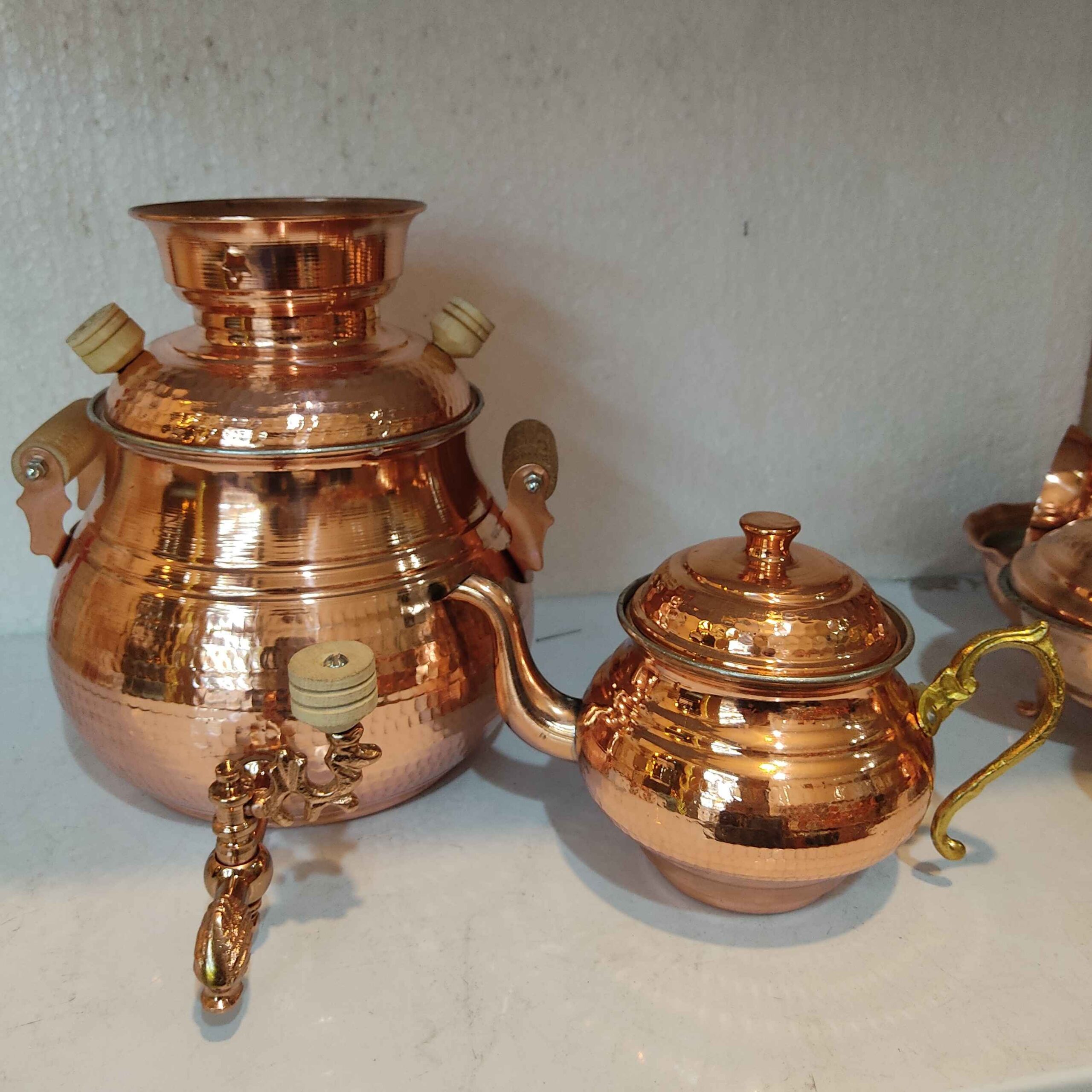 سماور مسی ایرانی طرح سنتی چکشی ۲ لیتری