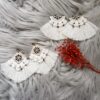 گوشواره منگوله دار دستباف Macrame به رنگ سفید