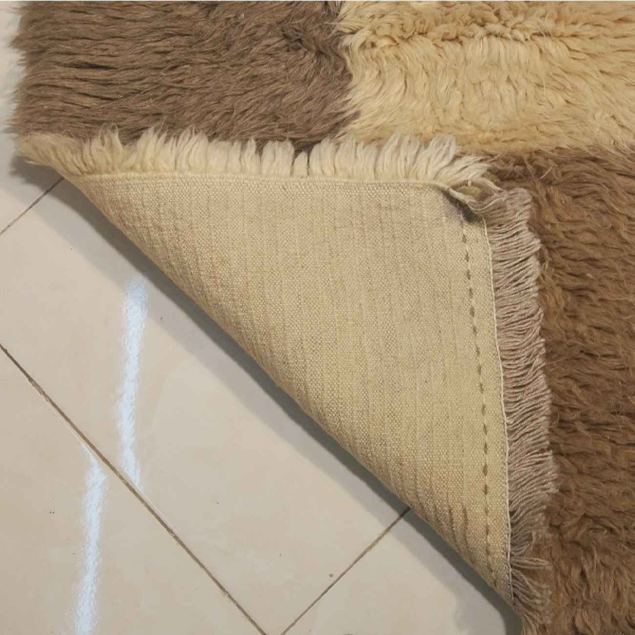 فرش گبه دست‌باف هندسی – طرح چهارخانه، رنگ قهوه‌ای، پشم مخلوط