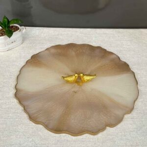 سینی سرو رزینی، رنگ‌آمیزی شده با دست به رنگ قهوه‌ای روشن