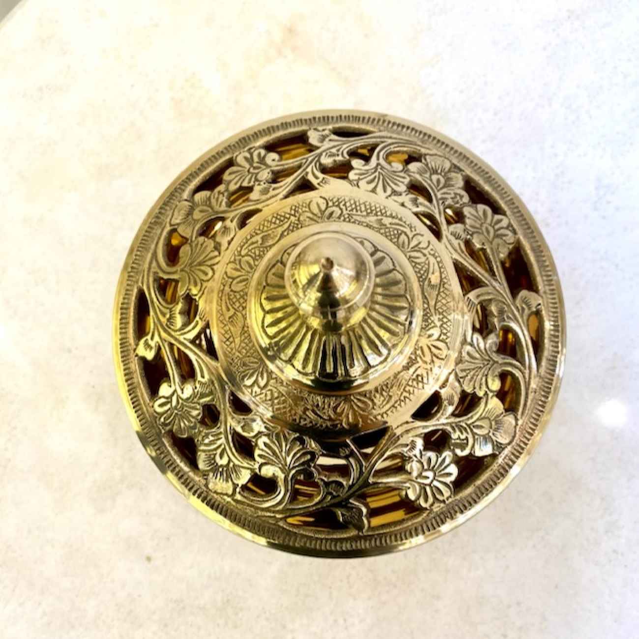 کاسه شکر برنجی قدیمی با طراحی درب پیچیده