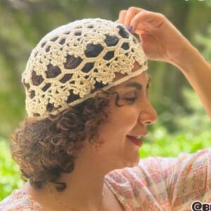 کلاه قلاب‌بافی شده – اکسسوری گرم و شیک زمستانی، مناسب برای همه سنین، به رنگ کرم