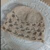 کلاه قلاب‌بافی شده - اکسسوری گرم و شیک زمستانی، مناسب برای همه سنین، به رنگ کرم