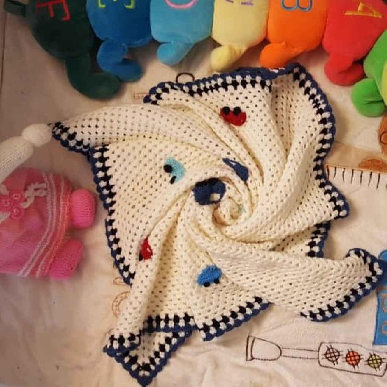 روتختی نوزادی قلاببافی شده دستباف – مناسب برای تزیین اتاق کودک