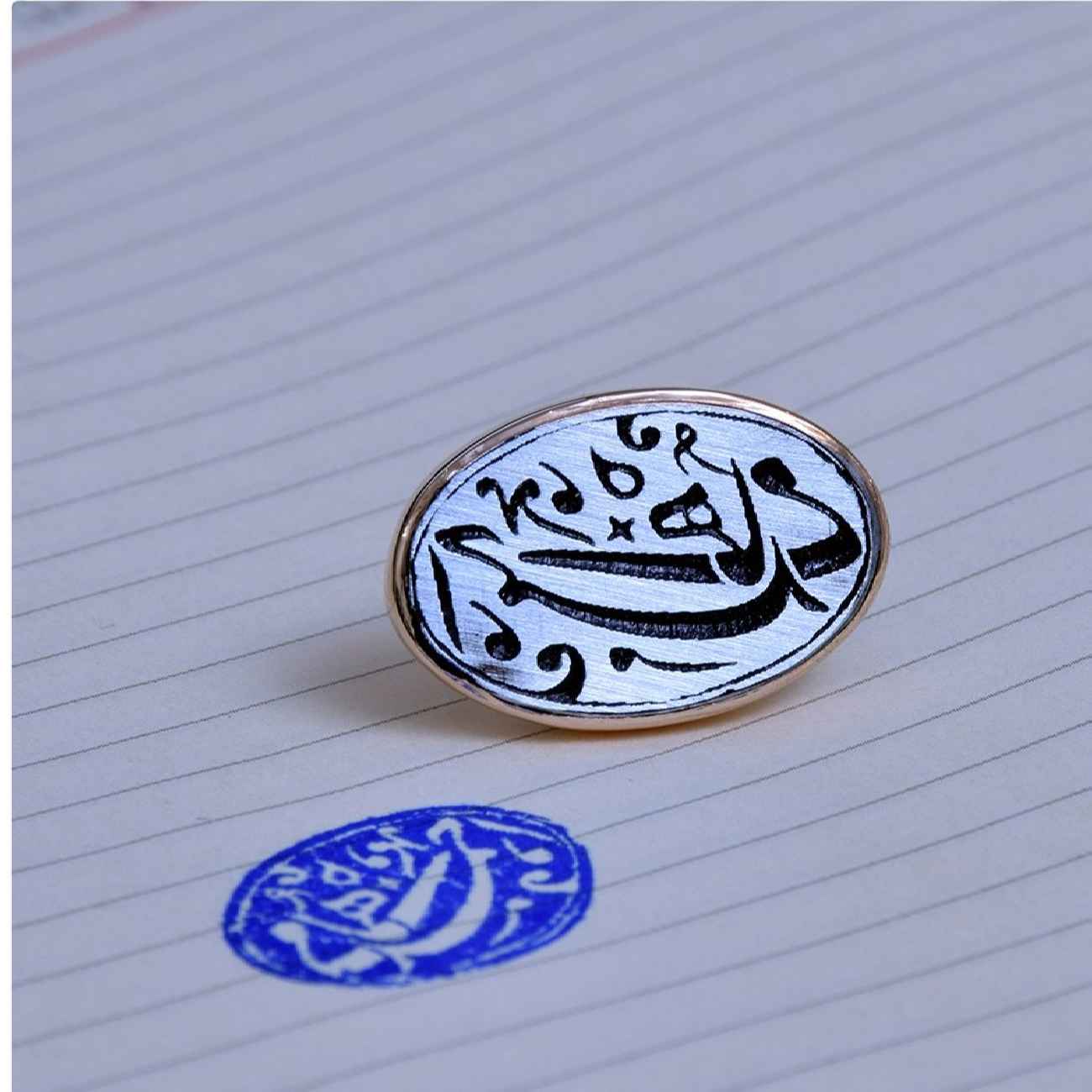 مهر برنزی مدرن ایرانی با پد مهر – قطعه‌ای جاودانه برای سفارشی‌سازی لوازم التحریر