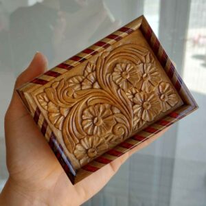 جعبه جواهرات چوبی با حکاکی – مناسب برای سازماندهی گردنبند، انگشتر و گوشواره