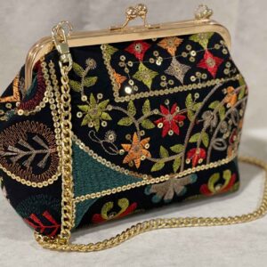 کیف دستی مجلسی مخمل گلدوزی شده با طرح گل و برگ