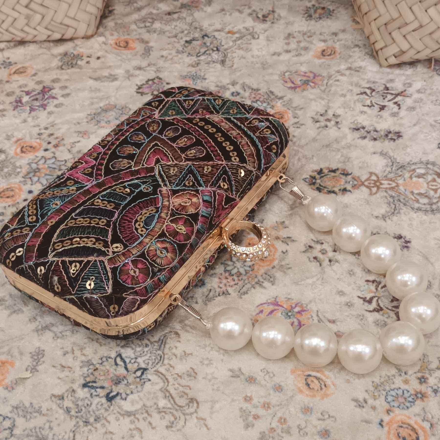 کیف دستی رسمی مخمل دوزی شده با طرح هندسی