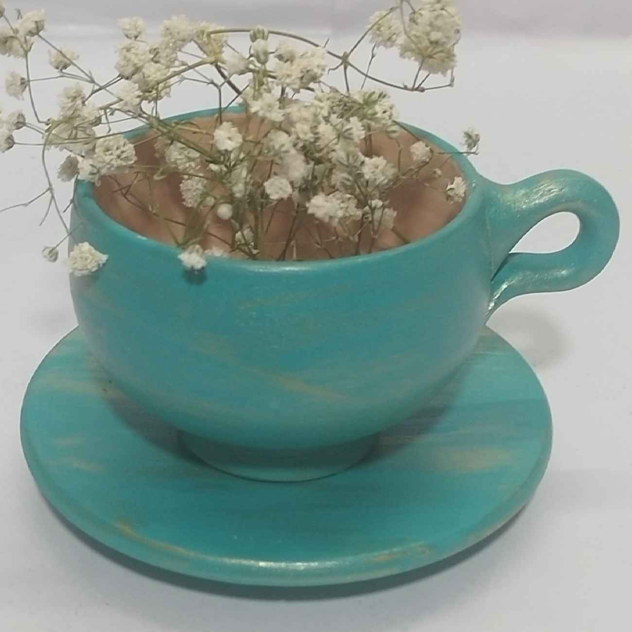 فنجان و نعلبکی سفالی دستساز ایرانی برای یک تجربه دلنشین نوشیدن چای