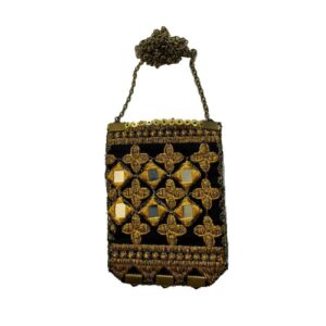 گردنبند گلدوزی شده به سبک قدیمی با جزئیات الگوی هندسی