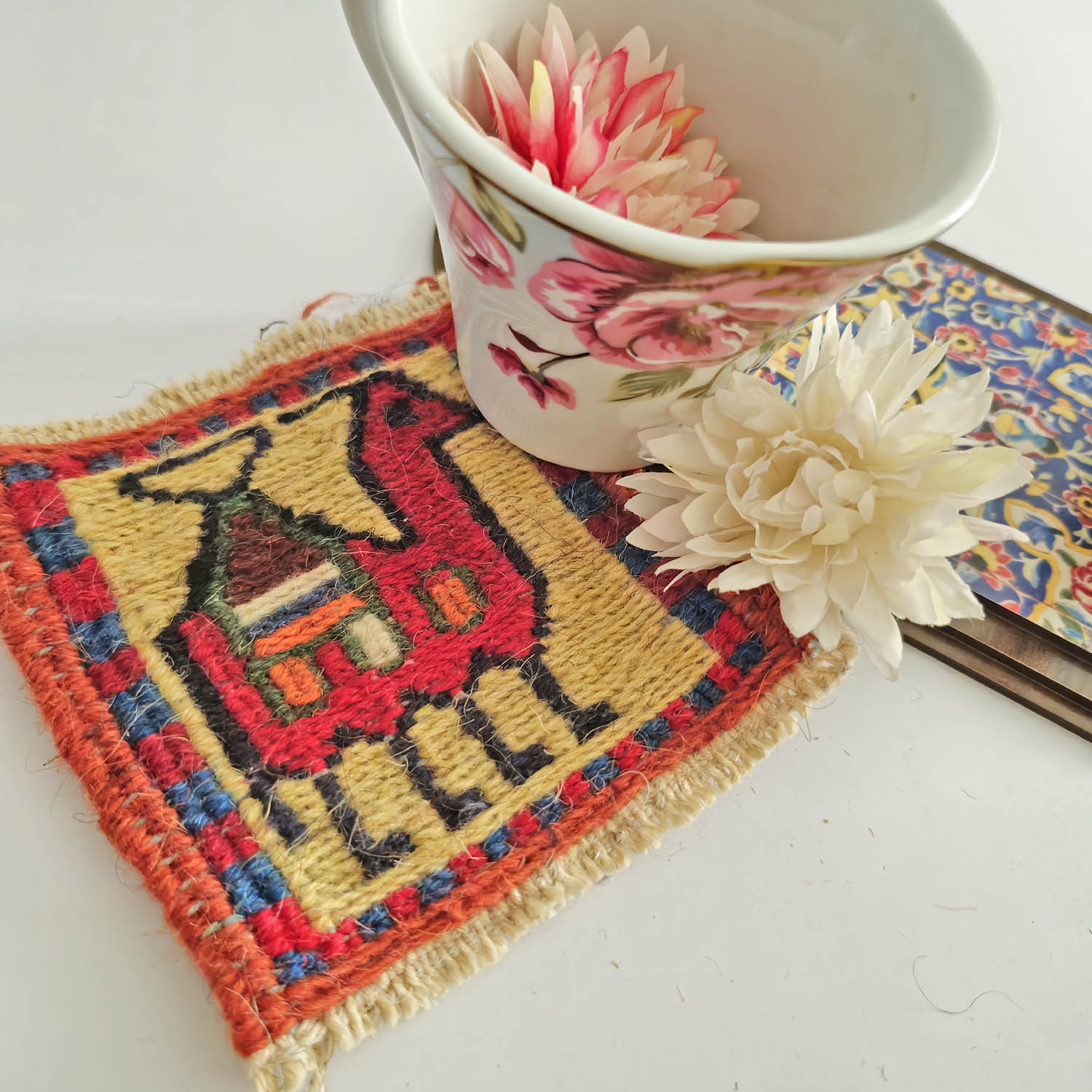 زیرلیوانی گلیم دستباف ایرانی برای سفره آرایی