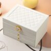 جعبه جواهرات با فضای ذخیره‌سازی چند طبقه و قفل برای لوازم جانبی سازماندهی شده