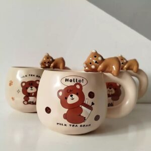 ماگ سرامیکی فانتزی دوست‌داشتنی خرس عروسکی، جرعه‌ای زیبا و دنج با دسته‌ای بازیگوشانه