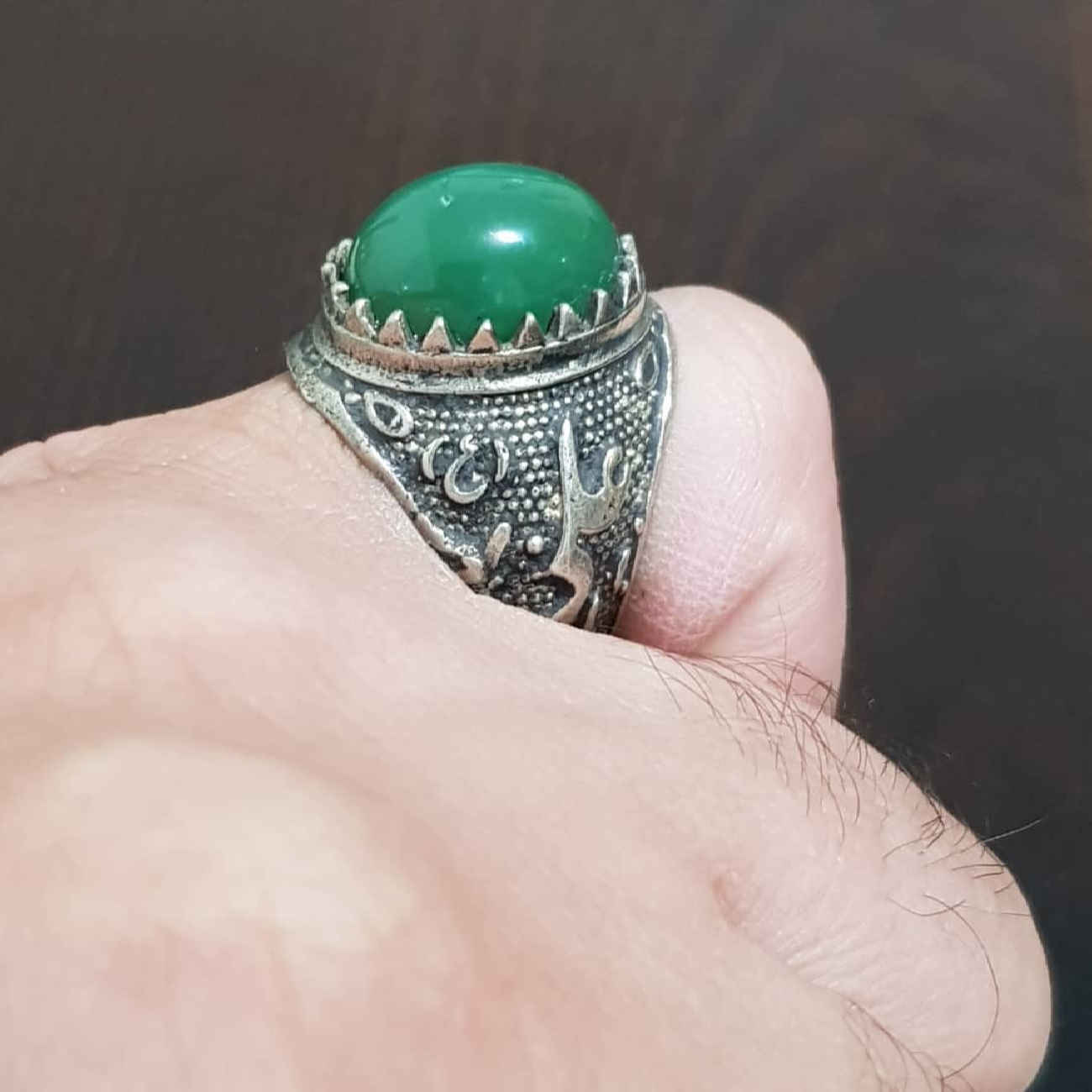انگشتر نقره مردانه عقیق یمنی اسلامی با نگین سبز و طرح یا علی