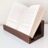 پایه کتاب چوبی برای مطالعه - راهکار رومیزی شیک و ارگونومیک