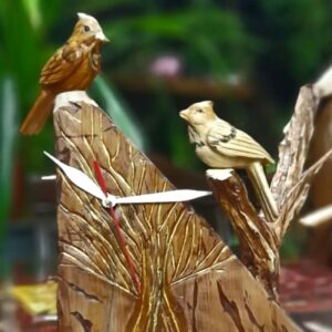 ساعت رومیزی چوبی با مجسمه پرنده دست‌ساز – طراحی منحصر به فرد و شیک