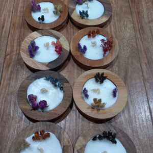 شمع معطر گیاهی با شیشه چوبی و طرح ادویه
