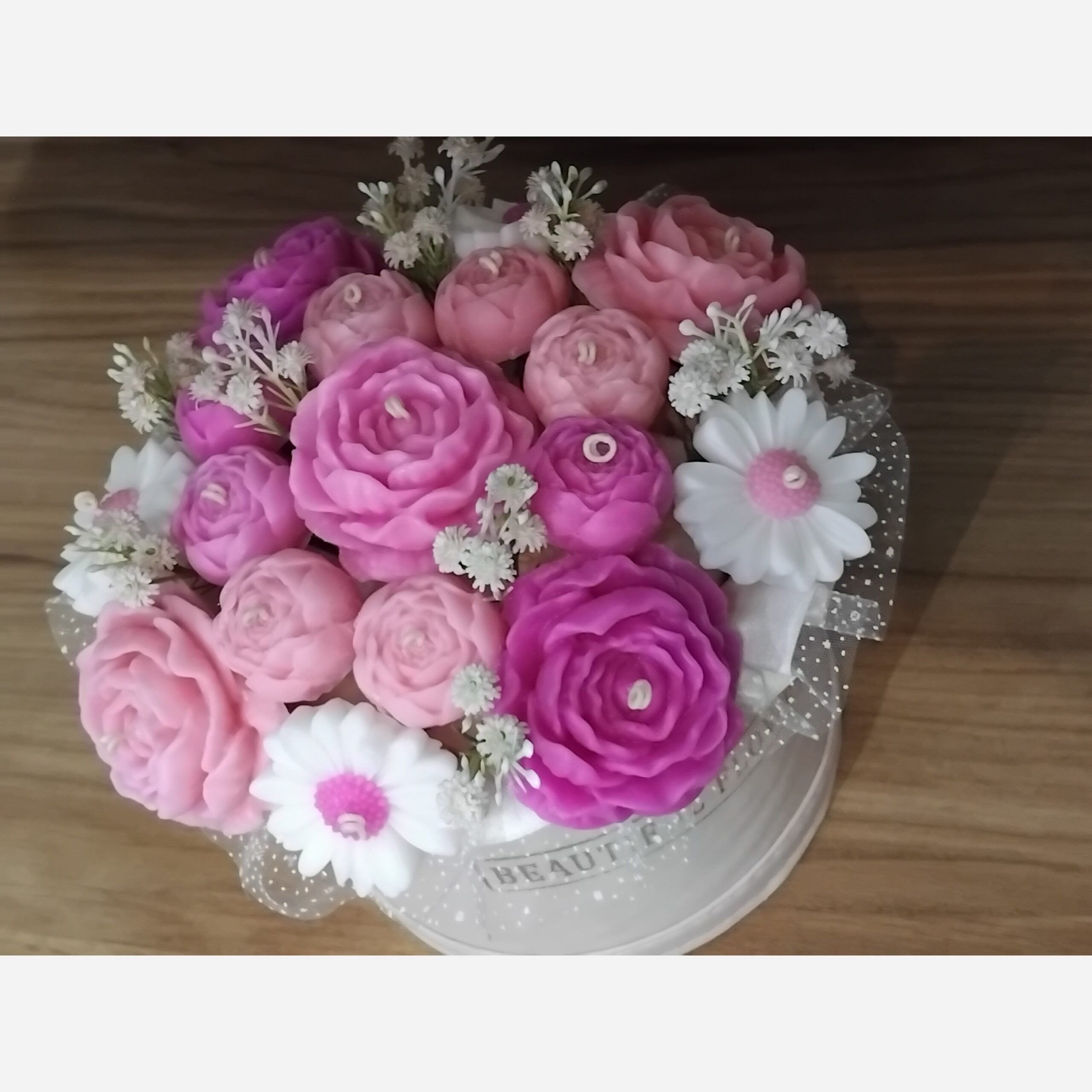 جعبه گل شمعی تزئینی با طرح گل به رنگ صورتی
