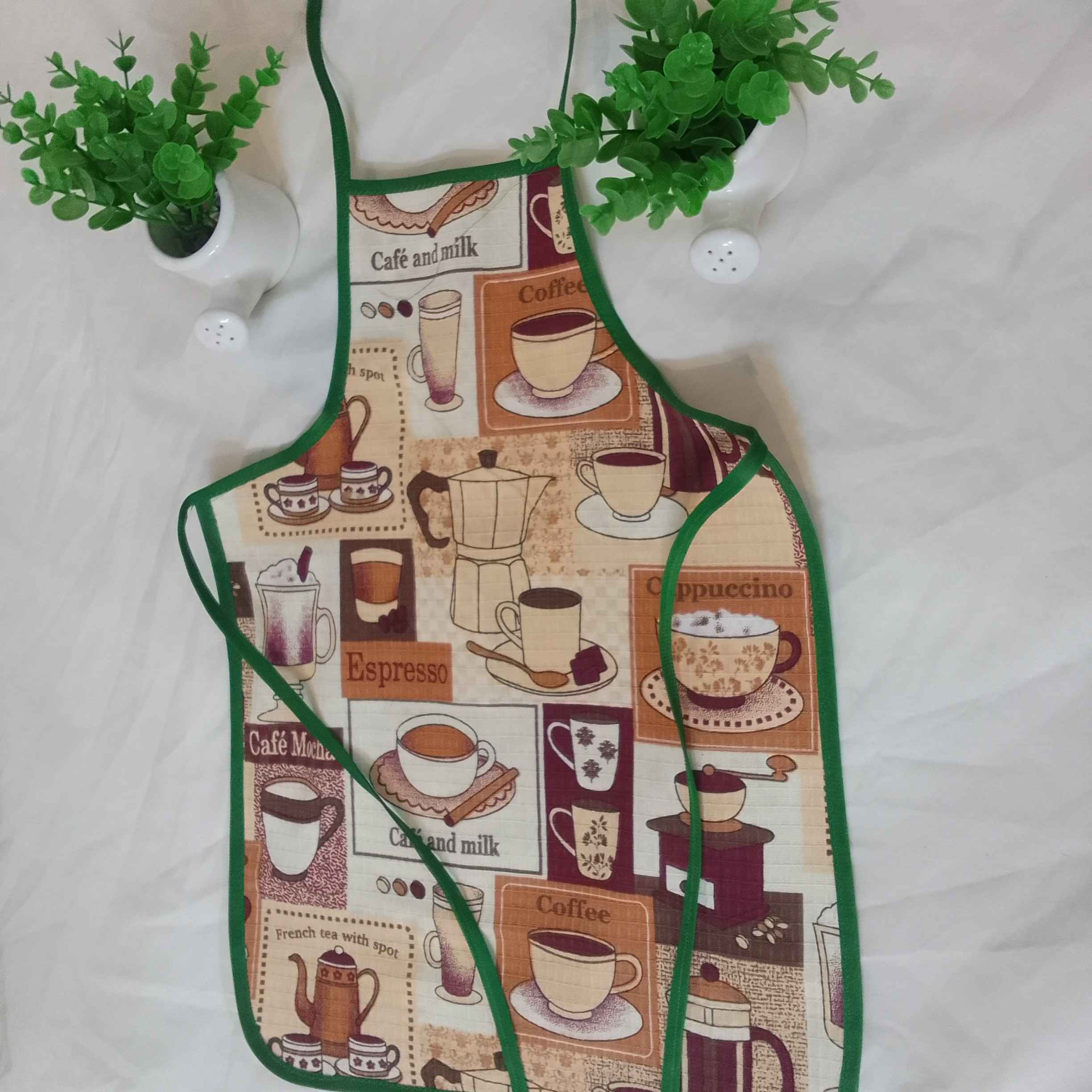 پیشبند آشپزخانه کودک با طرح فانتزی